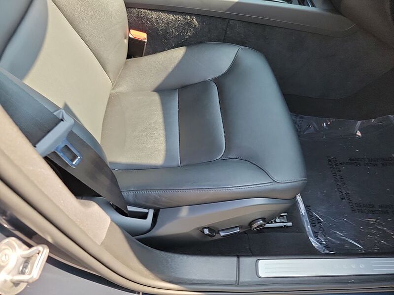 Volvo  S60 Core, B5 FWD Gas (mild hybrid), Gasoline, Dark
